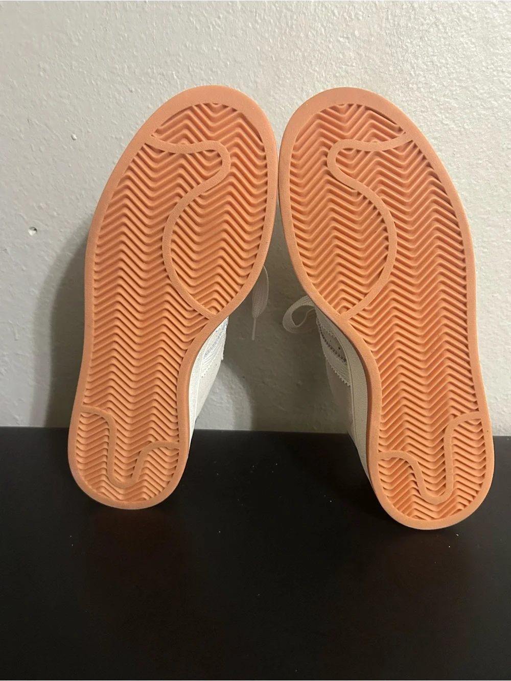 NEW Adidas  Campus Suede Sneakers in Off-White with Green Heel Tab size 9